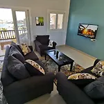 Fancy 2 Bedrooms Apartment With Amazing Pool And Lagoon View